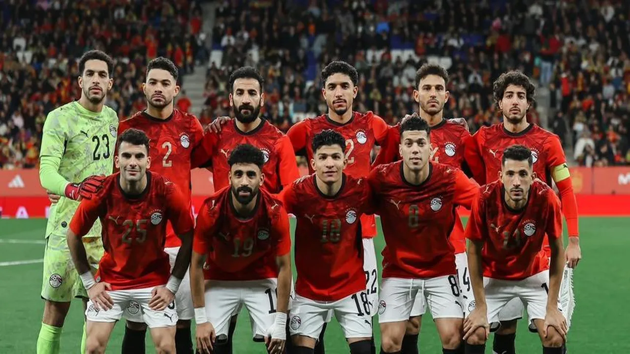 بعثة منتخب مصر تعود إلى القاهرة بعد التعادل مع إسبانيا